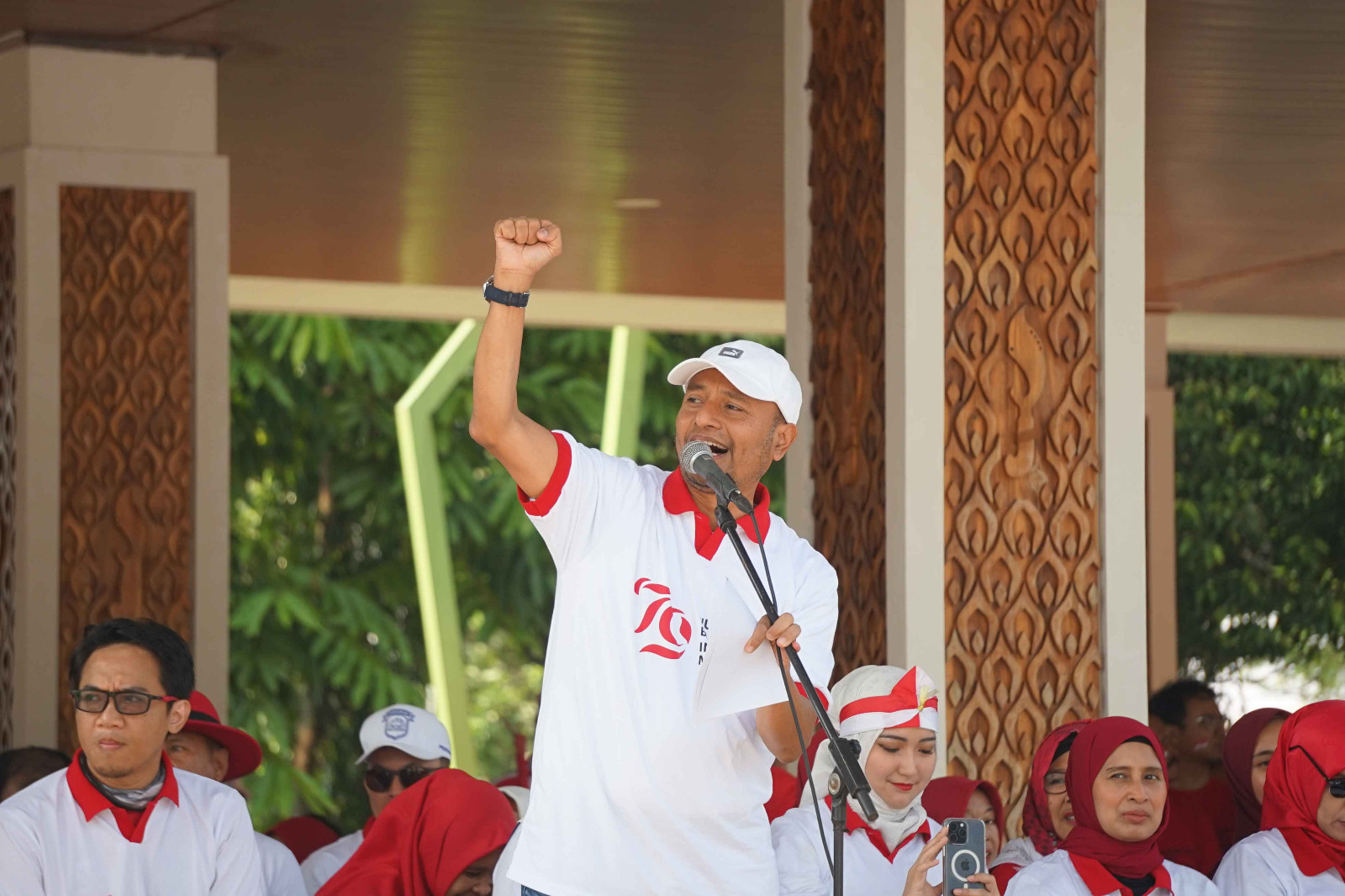 Semarak Kemeriahan Kirab Pembagian Bendera Merah Putih